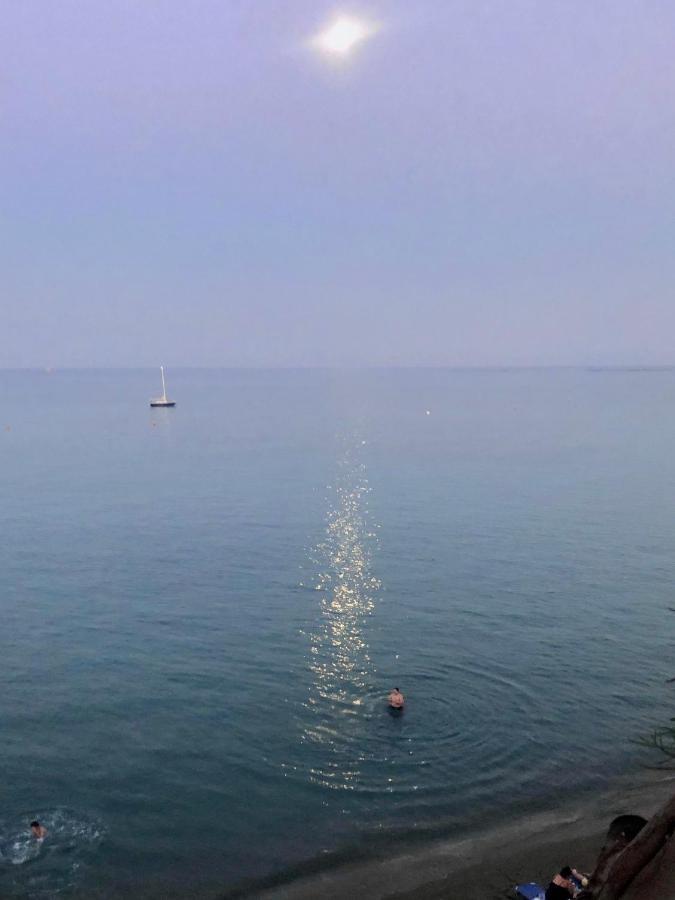 Governors Beach Costas Apts Esterno foto