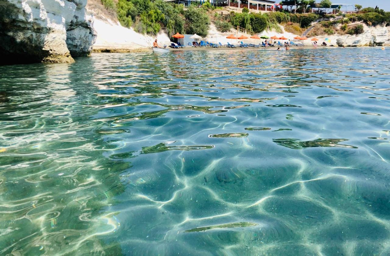 Governors Beach Costas Apts Esterno foto