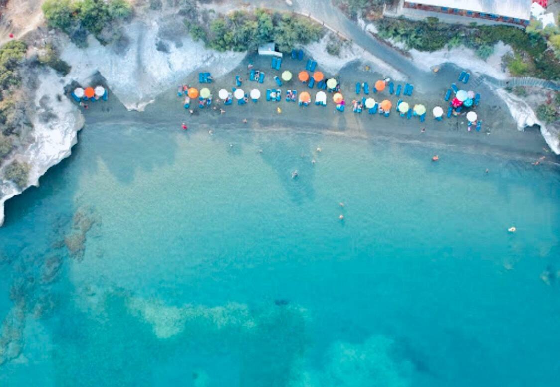 Governors Beach Costas Apts Esterno foto
