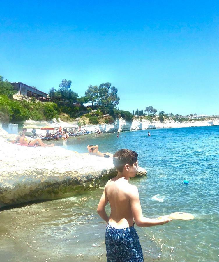 Governors Beach Costas Apts Esterno foto